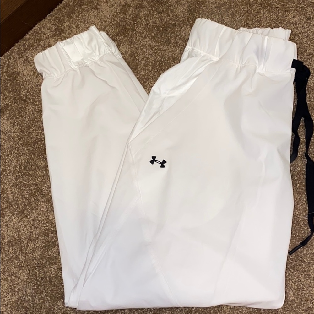 White Under Armour Swishy Pant Joggers! Worn Once!